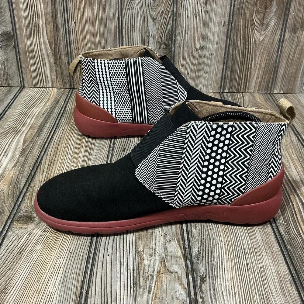 UIN rare boots